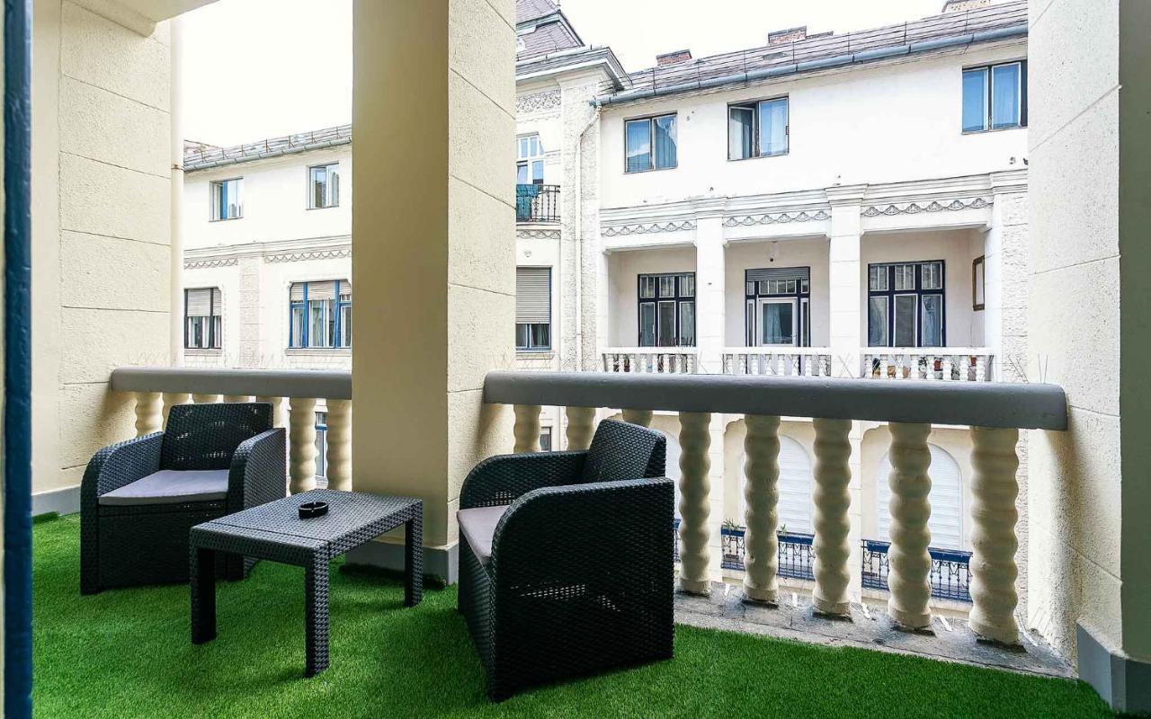 Catalog Boutique Rooms Debrecen Esterno foto